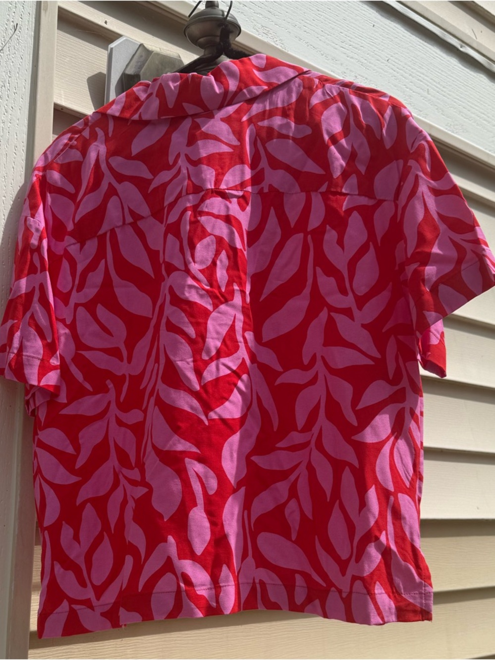 NWT Cotton-Linen Pink and Red Leaf Pattern Short Sleeve Button-Down Shirt - Picture 6 of 8